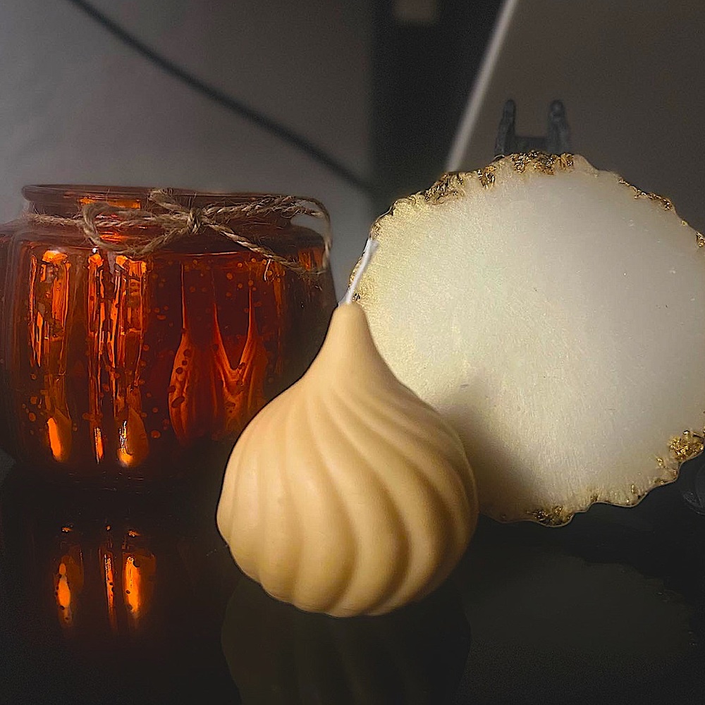 Unique bobble candle with a twist